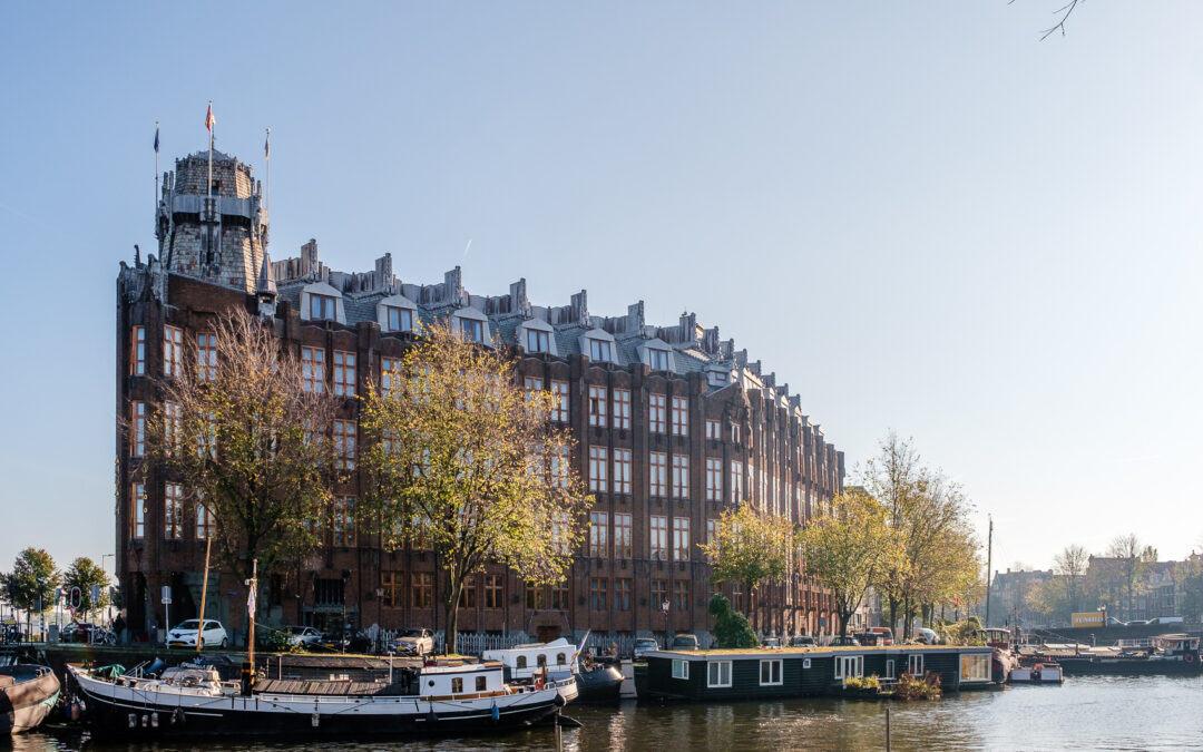 Onderhoudswerkzaamheden op de binnenplaats van Amrâth Amsterdam
